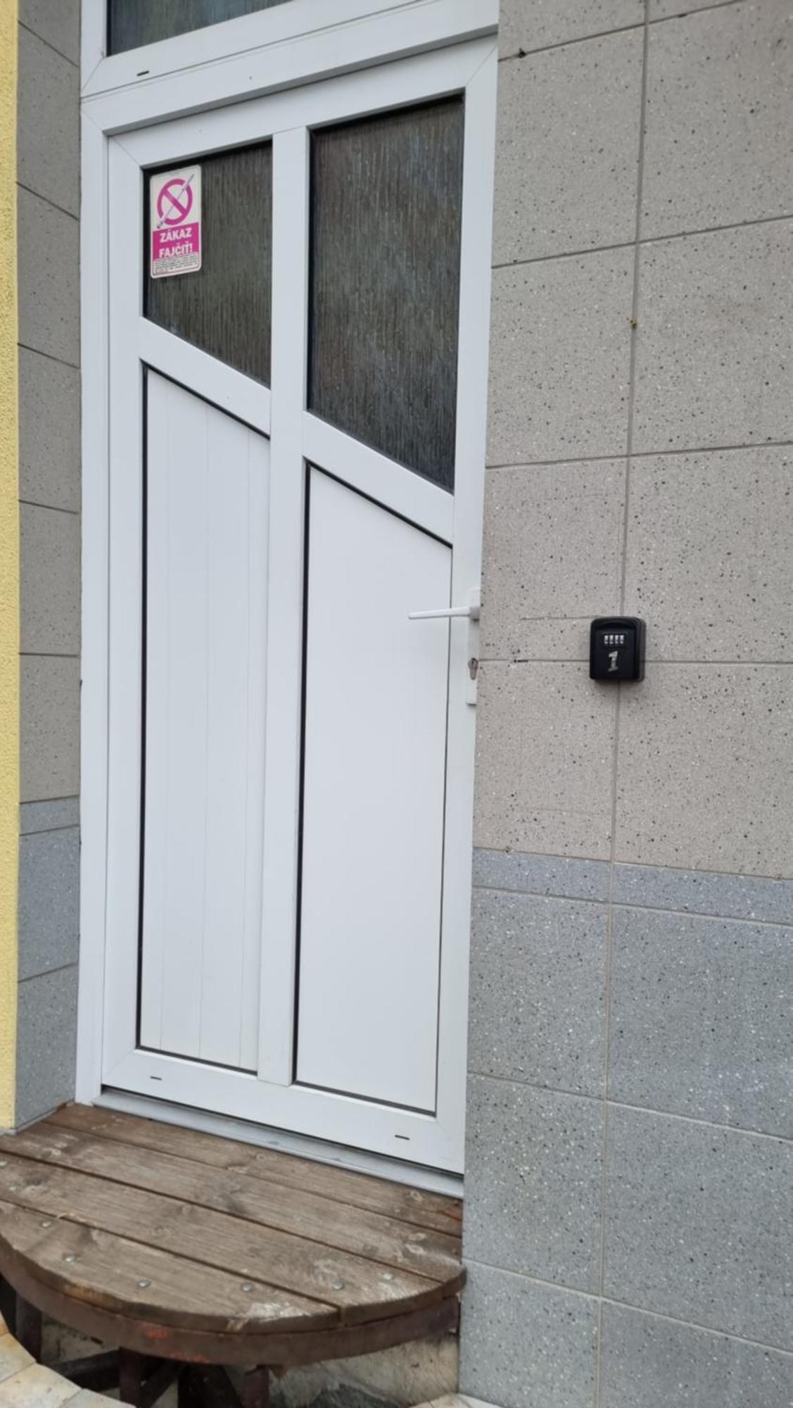 Apartman 1 Hradna 9 Nové Zámky エクステリア 写真